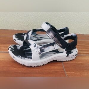 Teva Women’s Hurricane Drift Huemix Black & White Swirl Sandal Size: 7